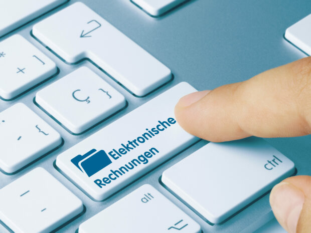 Beitragsbild zum Thema "KOMMA stellt auf E-Rechnung um" Beitragsbild zum Thema "KOMMA stellt auf E-Rechnung um"