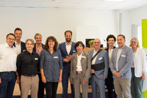 Gruppenfoto der AG Mitglieder & Hr. Hogrefe/Hr. Kowalski